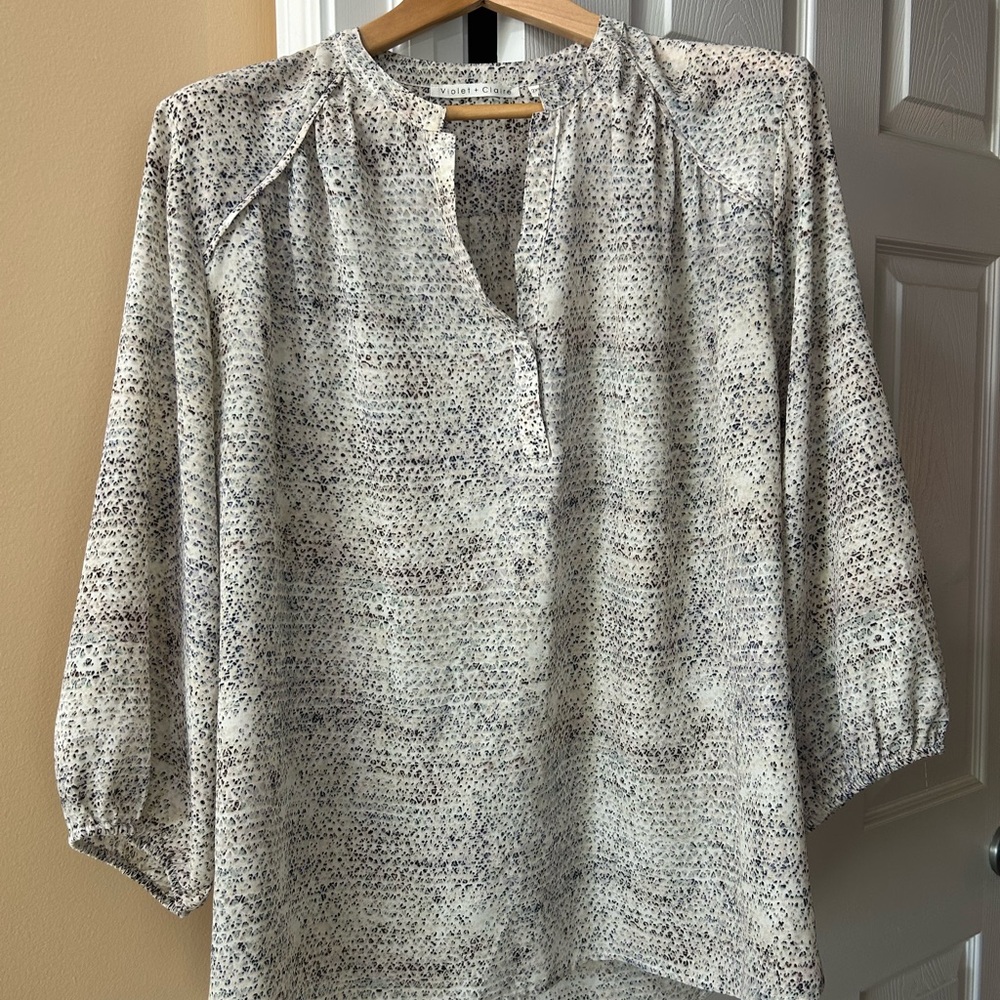 Violet & Claire Gray and White Relaxed Blouse with Mandarin Collar